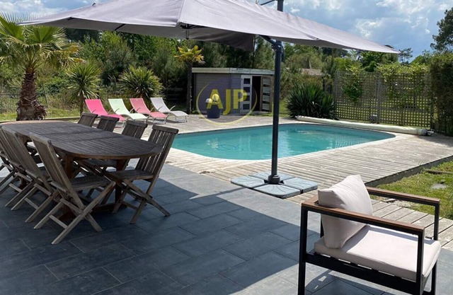 New single-storey villa that can accommodate up to 8 people.