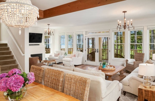 *NEW* The Beach House, a 5-bedroom home with amazing oceanviews!