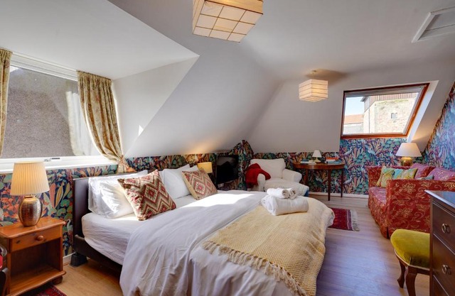 NEW The Old Smokehouse Central, Bohemian Room