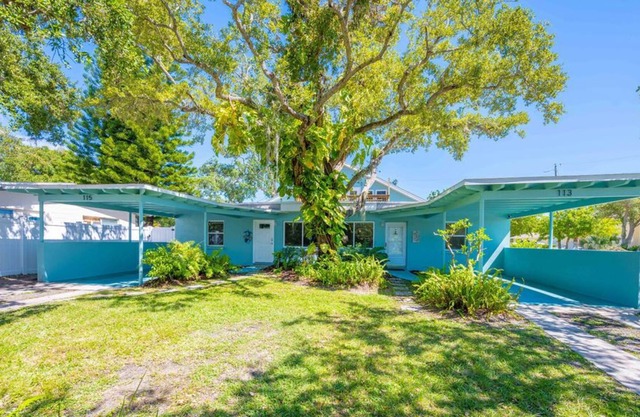 NEW! Tropical Getaway - Walk to the Beach & Downtown!