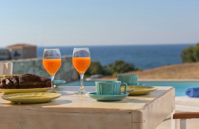New Villa Louisa by the sea, walking distance from sea and shops, no car needed!