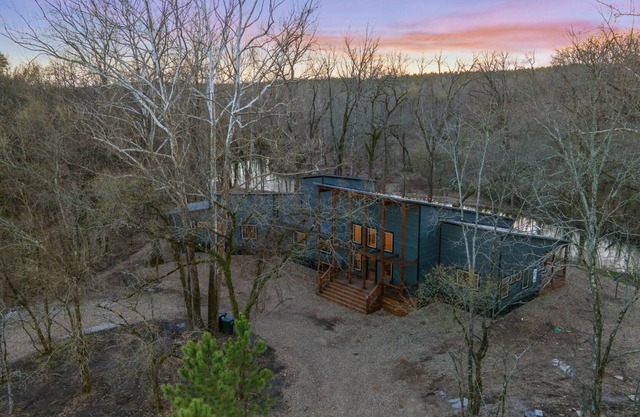 NEW ~ Waterfront ~ Creek ~ Fishing ~ Hot Tub ~ Trails