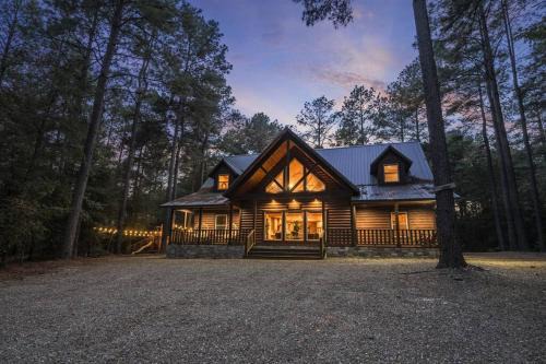 NewListing! 1-Mile Choctaw Landing, GameRoom, 6BR, Sleep-18, PET Friendly, HotTub, Play Structure, Smart TV, FirePit, Outdoor