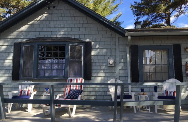 Newly redone beautiful 3 Bedroom Cottage on White Pond