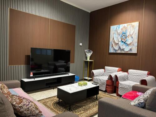 Newly Refurbished Spacious Home, Family-Friendly, COMFY HILL 2