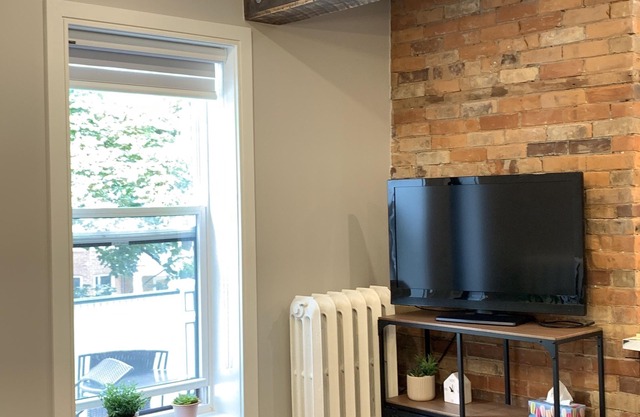 Newly Reno'd home 2BR+1.5Bath in downtown Toronto