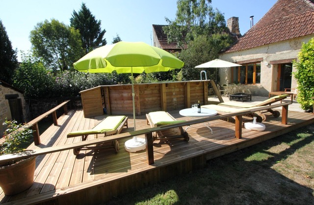 Newly Renovated Stone Barn with Pool in Beautiful Medieval Village in Dordogne