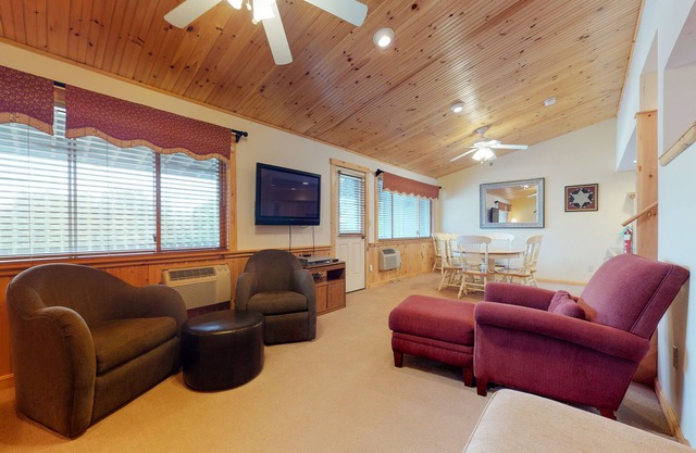 Newry condo with heated pool - ski-in/ski-out access to trails