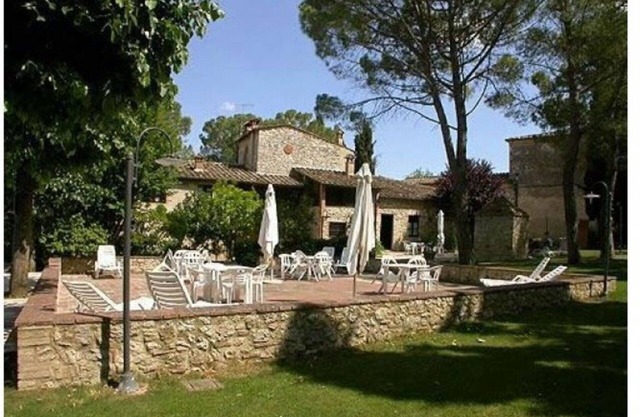 Nice apartment in villa for 6 guests with pool, TV, patio and pets allowed