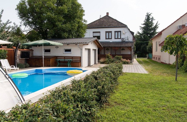 Nice apartment for 10 guests with A/C, WIFI, private pool, TV, balcony and parking