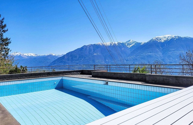 Nice apartment for 4 guests with WIFI, pool, TV, patio, pets allowed, panoramic view and parking