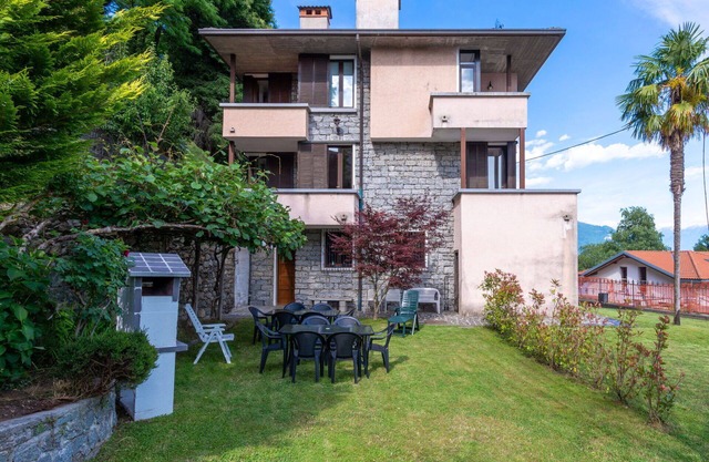 Nice apartment for 5 guests with WIFI, TV, patio and pets allowed