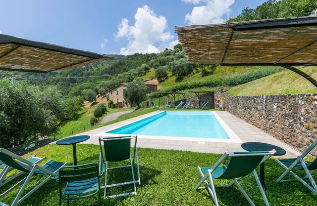 Nice apartment for 6 guests with WIFI, pool, TV, patio, pets allowed and parking