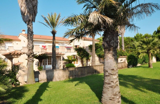 Nice apartment for 6 guests with WIFI, A/C, TV, terrace, pets allowed and parking