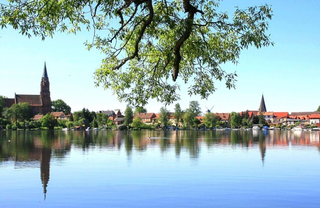 Nice apartment for 6 guests with TV, patio, pets allowed and parking