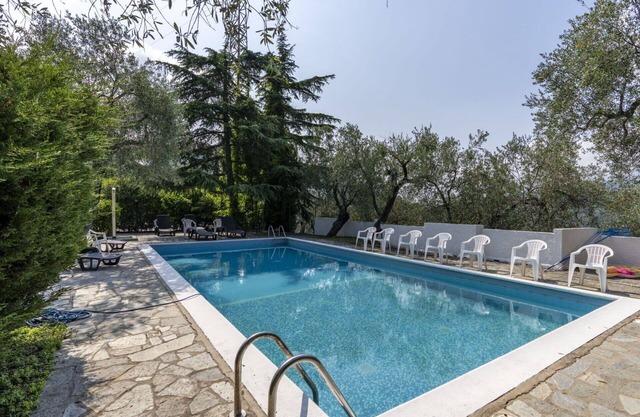 Nice apartment for 4 guests with pool, WIFI, pets allowed and panoramic view