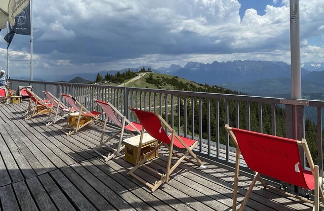 Nice apartment in villa for 6 people with WIFI, TV, balcony and parking