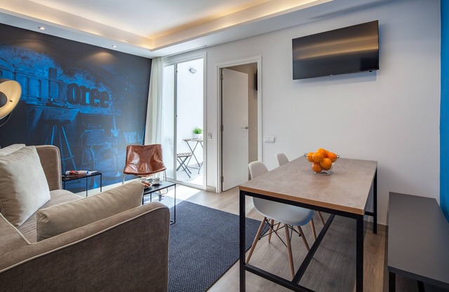 Nice balcony 2 bdrm apartment Sagrada Familia