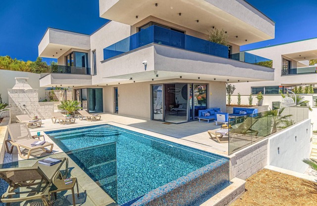 Nice home in Marina with kitchen