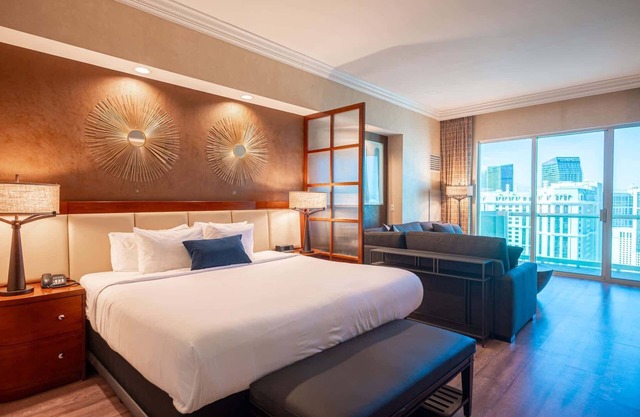 No Resort Fee Strip View Balcony+Free Valet+ Pool