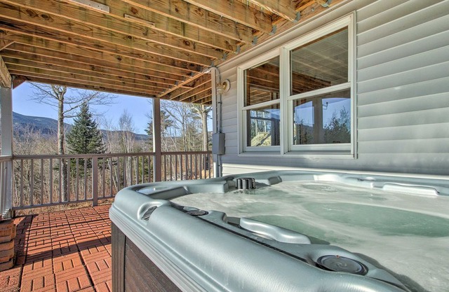 North Conway Condo w/Hot Tub - Near Storyland!