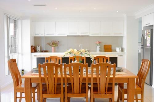 North-West 5Br near Woolworths & Regatta Centre