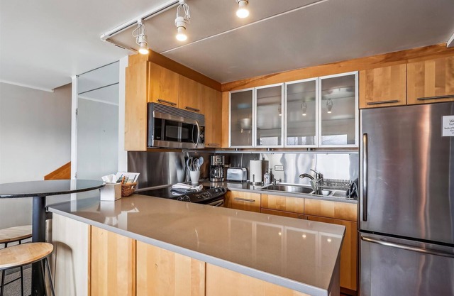 Notchbrook 5 Apt: 1 br, large deck, seasonal pool, community amenities!