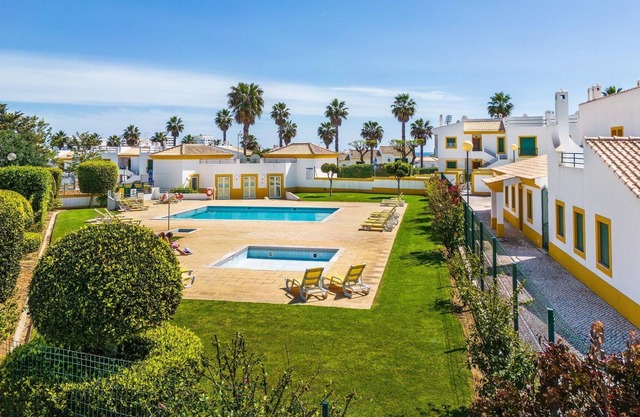 Nuances do Oceano OCV - Pool and Parking