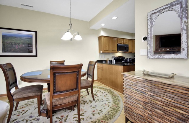 Oak 5 | Fireplace, Restaurant, Pool, Spa