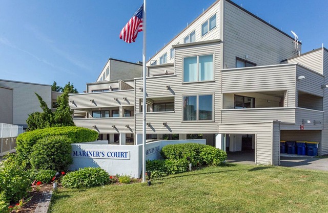 Ocean Block 2BR Condo w/Pool & Parking
