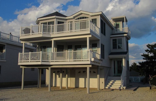 Ocean block house with views of the ocean