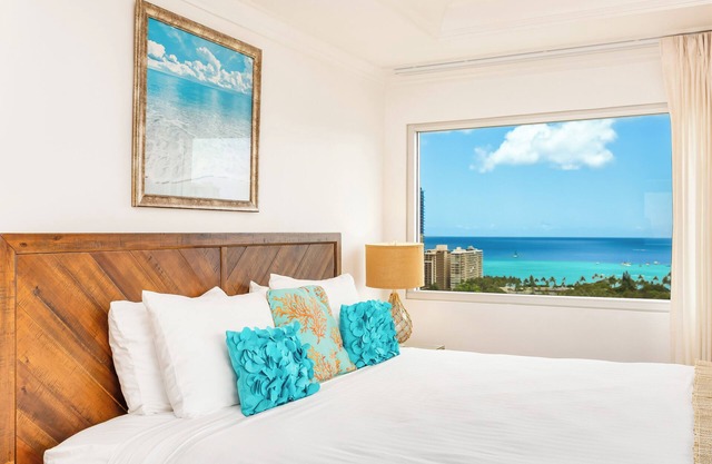 Ocean-City Panoramic PH Condo at the Royal Garden w/Amazing Hotel Amenities