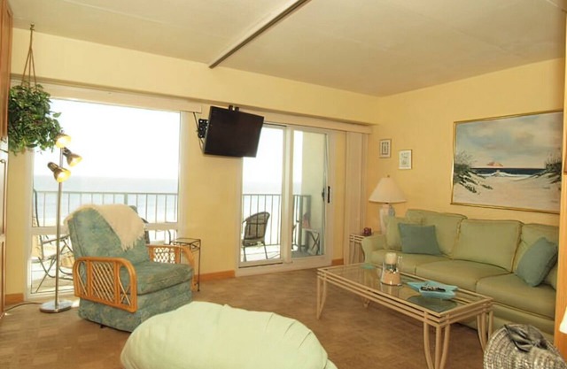 OCEAN FRONT CONDO. ENJOY YOUR MORNING COFFEE SITTING ON YOUR PRIVATE BALCONY WATCHING THE SUNRISE.