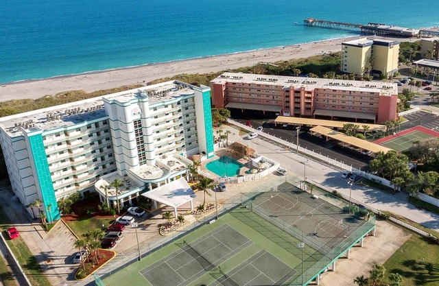 Ocean Front Condo - Excellent Location Next to Pier! Family Friendly