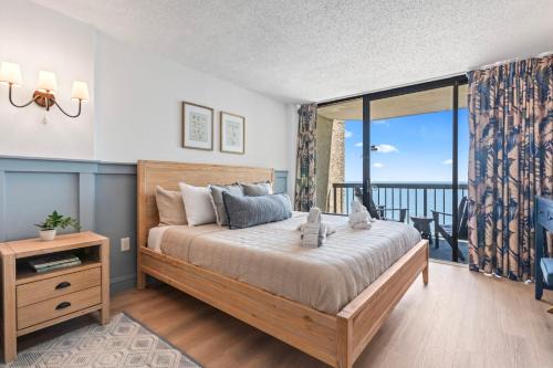 Ocean Front King Studio-Resort Building-Sleeps up to 3