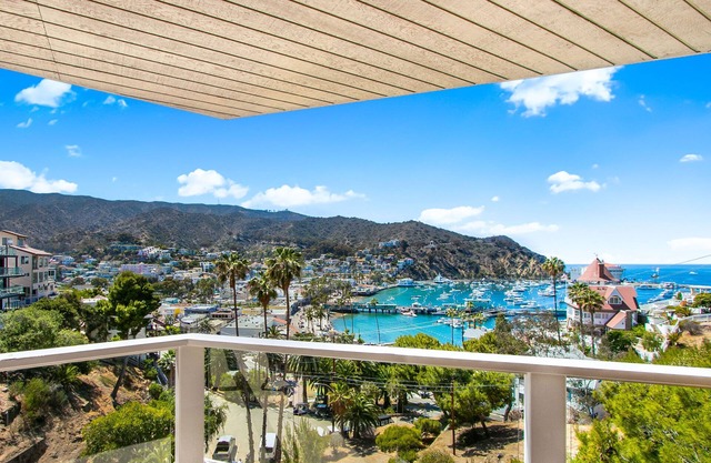 Ocean, Harbor & City Views, A/C, Golf cart, BBQ - 122 Middle Terrace