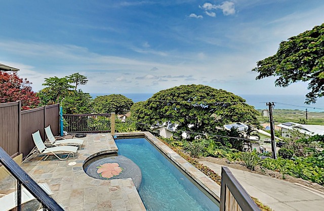 Ocean-View All-Suite Oasis: Private Pool, Lanai – Near Magic Sands Beach