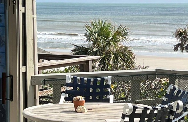 OCEAN VIEW AT THE BEACH, Pool, Sleeps 2 - 4