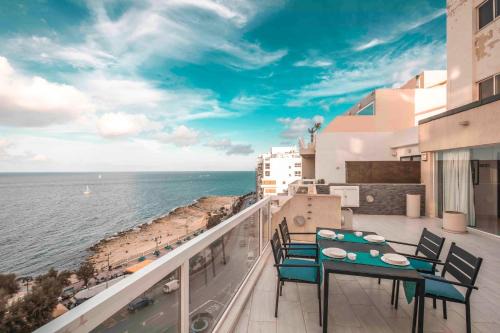 Oceanfront 3BR Penthouse Luxury & Views in Sliema
