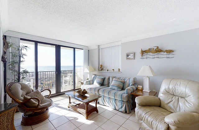 Oceanfront, 5th-Floor Condo with Ocean View, WiFi & Shared Pools/Hot Tub/Gym