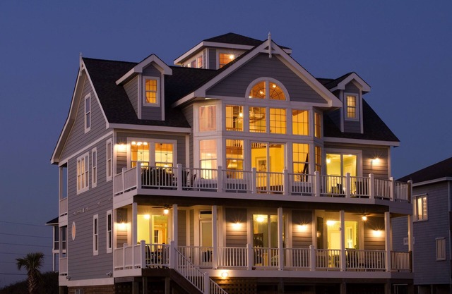 OceanFront 7-Bdrm. Elevator Pool Tennis Volleyball HotTub Dog Friendly