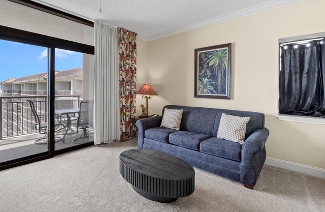 Oceanfront Bliss 1BR 2 Bath Retreat with Views
