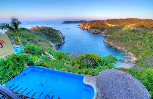 Oceanfront Beach View Villa on Violin Bay near Santa Cruz