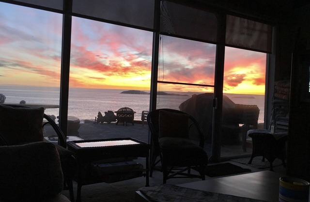 Oceanfront, Beautiful view, Romantic, Extra large, Relaxing, Near to Golfing.