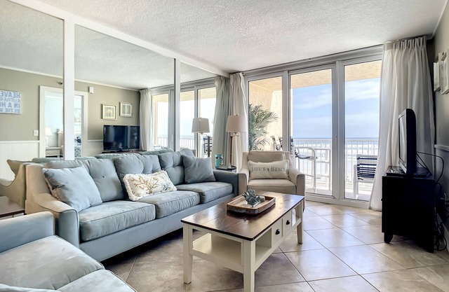 OceanFront Condo - Beach, Pool, Steps to Flagler Ave