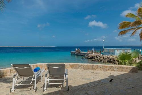 Oceanfront Deluxe Apartment Blue Marlin at Den Laman