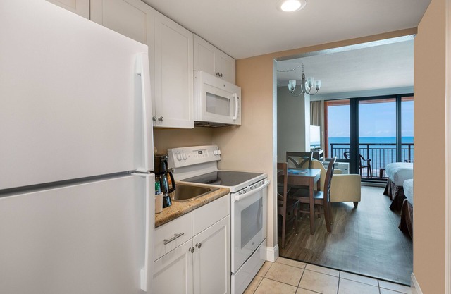 Oceanfront Double Efficiency w/View + Official On-Site Rental Privileges