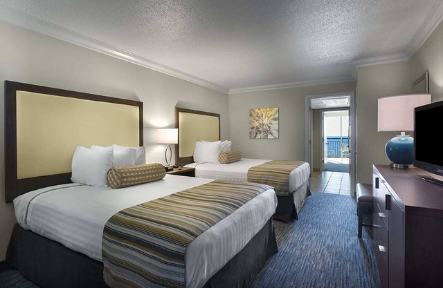 Oceanfront Family Suite at Coral Beach Resort - Full Access to Amenities!