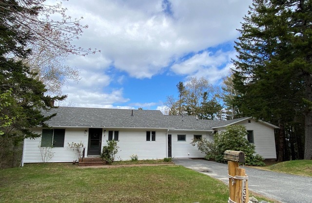 Oceanfront home only 2 miles to Acadia Natl Park & close to downtown Bar Harbor