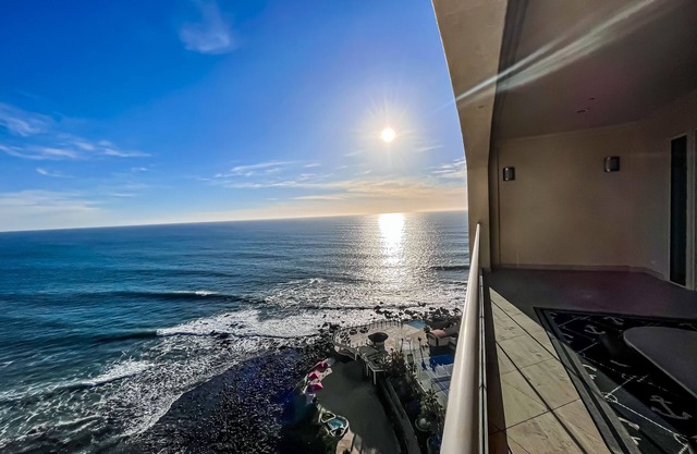Oceanfront-LasOlasCondo-Pools&Jacuzzi-Rosarito